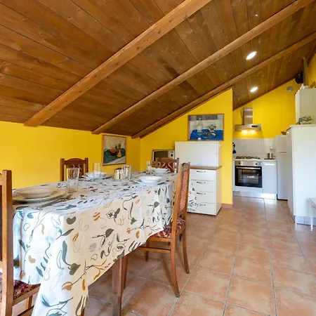 Carroccio Giallo By Interhome Lejlighed