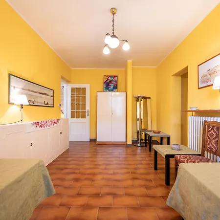 Carroccio Giallo By Interhome شقة *